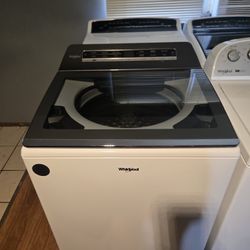 Top Of The Line Whirlpool Washer Like New