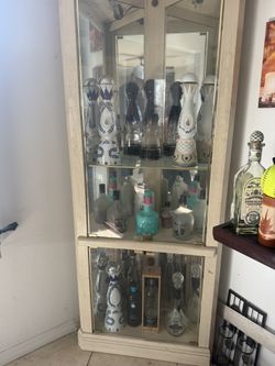Display Case W/ Light 💡