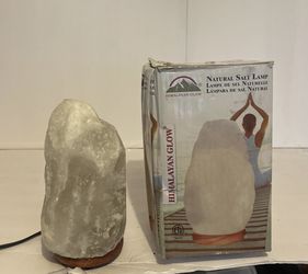Natural salt lamp