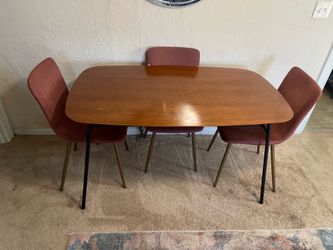 Table + 4 chairs