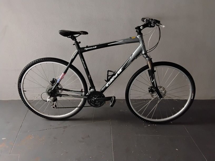 BICYCLE GIANT 24 SPEED BRAND NEW