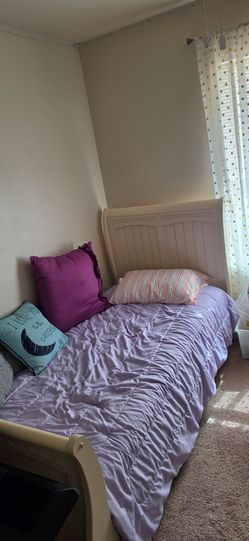 Twin bed