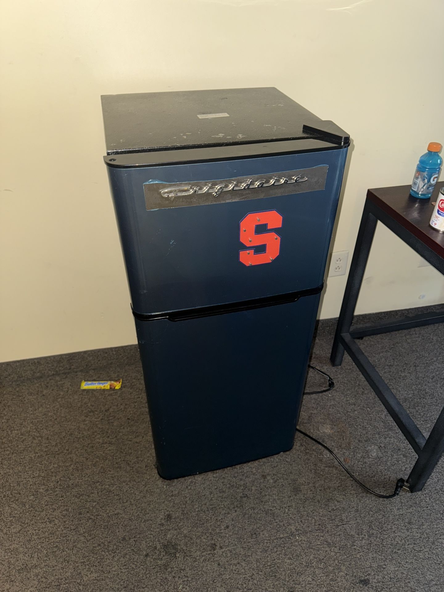 Mini Fridge (Works Well)