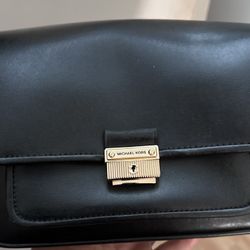 Michael Kors Medium Messenger Bag