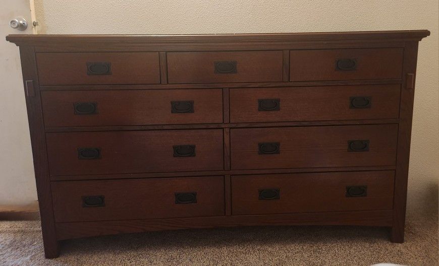 Dresser With Mirror