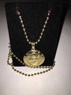 Illuminated eye pendant