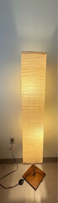 Modern floor lamp in excellent condition.