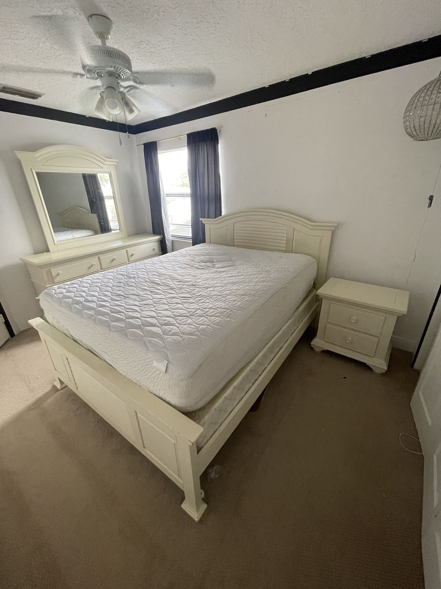 queen sized bedroom set