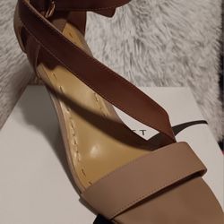 Nine West Brown Zipper Back Heel