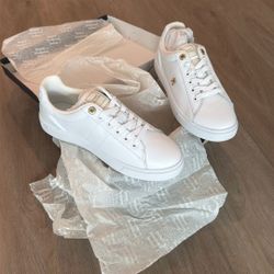 Tommy Hilfiger Leather Court Sneaker Size 7.5
