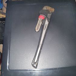 Husky 18" Pipe Wrench