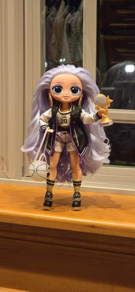 LOL Surprise OMG Sports Fashion Doll Sparkle Star