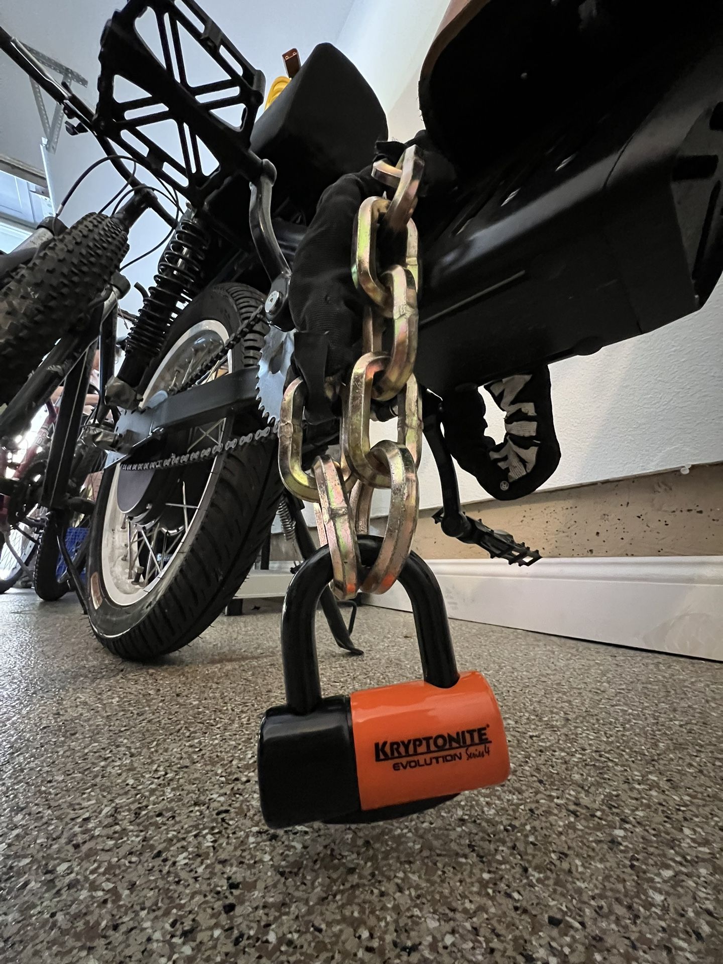 Bike Lock, Kryptonite chain, New York 1213