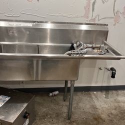 3 compartment sink restaurant with faucet