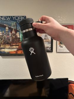 Hydro Flask 64 oz Growler Reusable Water Bottle Camping Hiking Outdoors Nature 