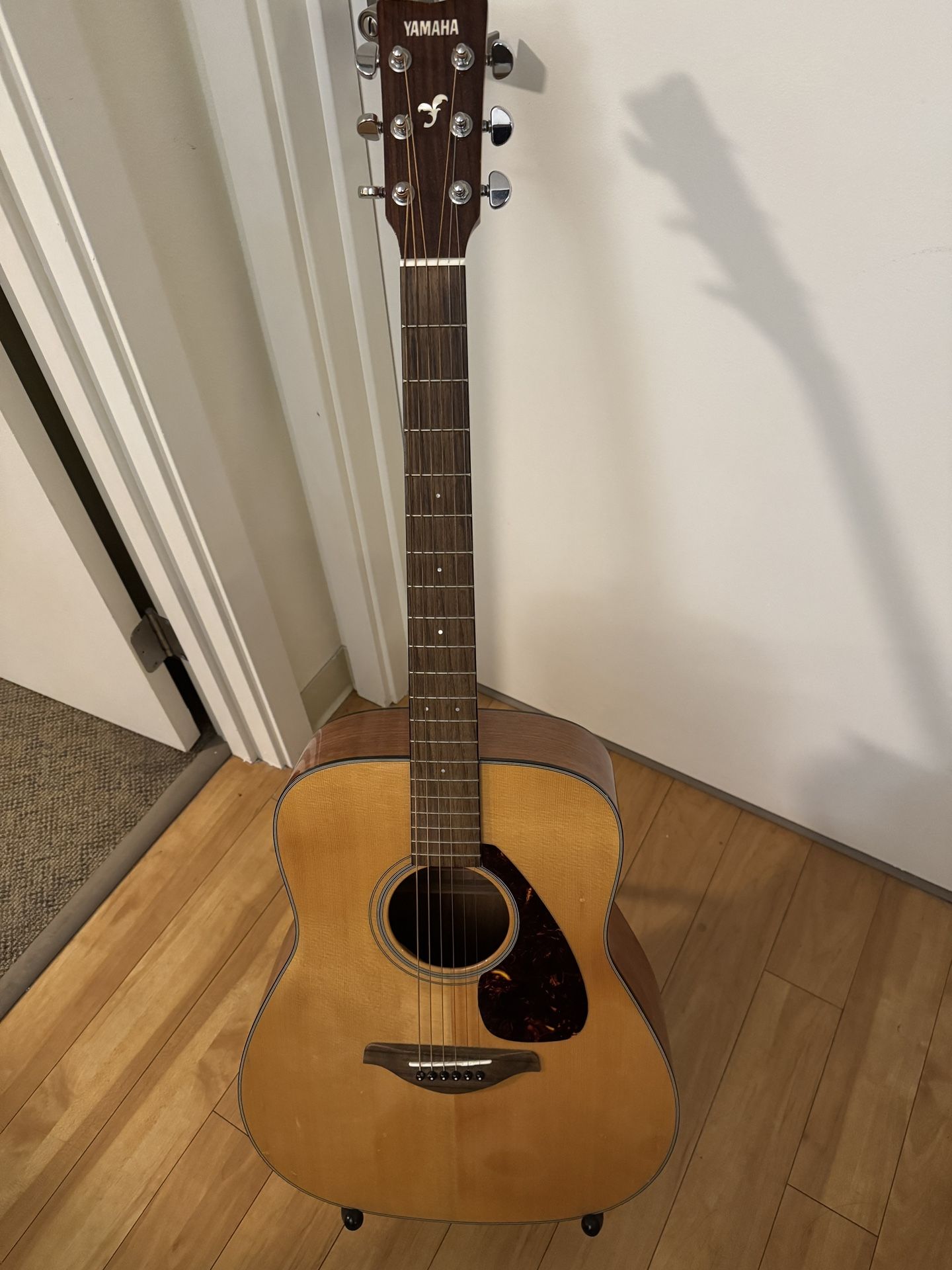 Yamaha FG700S Guitar