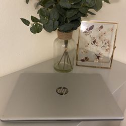 HP 15-DW2xxx Touch Screen 10th Gen i5 Hyperthreaded Quad Core