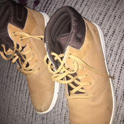Lnew  Timberland boots size for only $40 firm