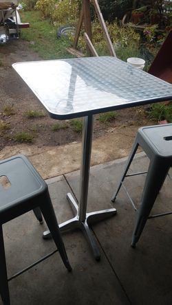 Table and 2 stools