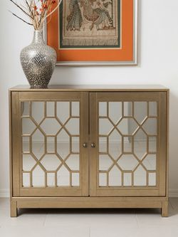 Foyer decor
