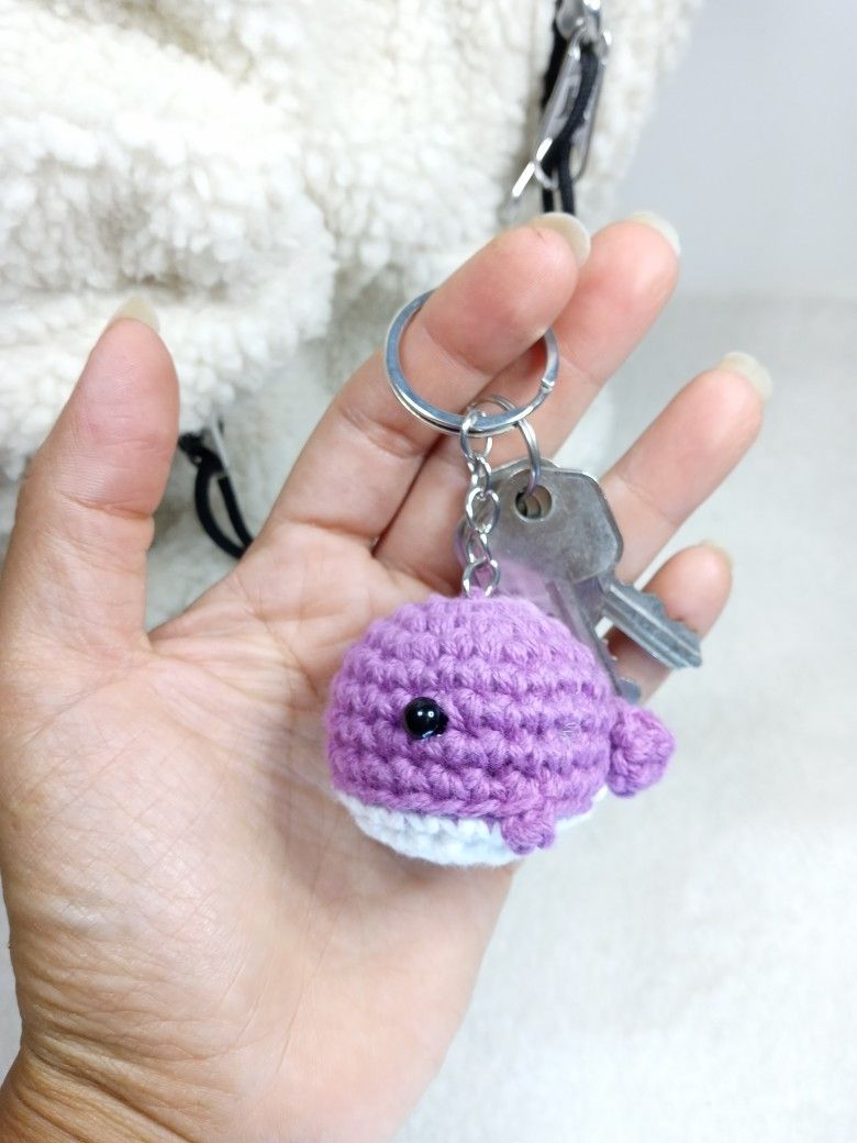 Small Amigurumi Whale Backpack charm. Crochet little whale bag charm. Whale Keychain.