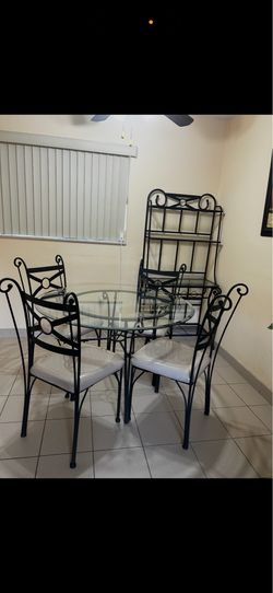 Dining room set with dining display table