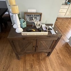 Small cabinet/sideboard