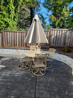 Outdoor Patio Set with Umbrella