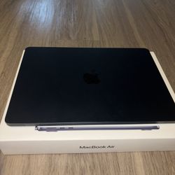 Apple MacBook Air 13.6” (M2, 2022) – Midnight – Excellent Condition!