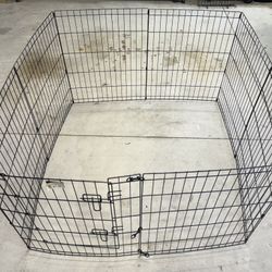 Adjustable collapsable fence dog kennel