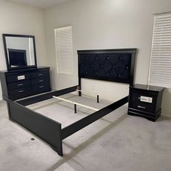 AMALIA BLACK UPHOLSTERED PANEL BEDROOM SET
Bed, Dresser, Mirror, Nightstand