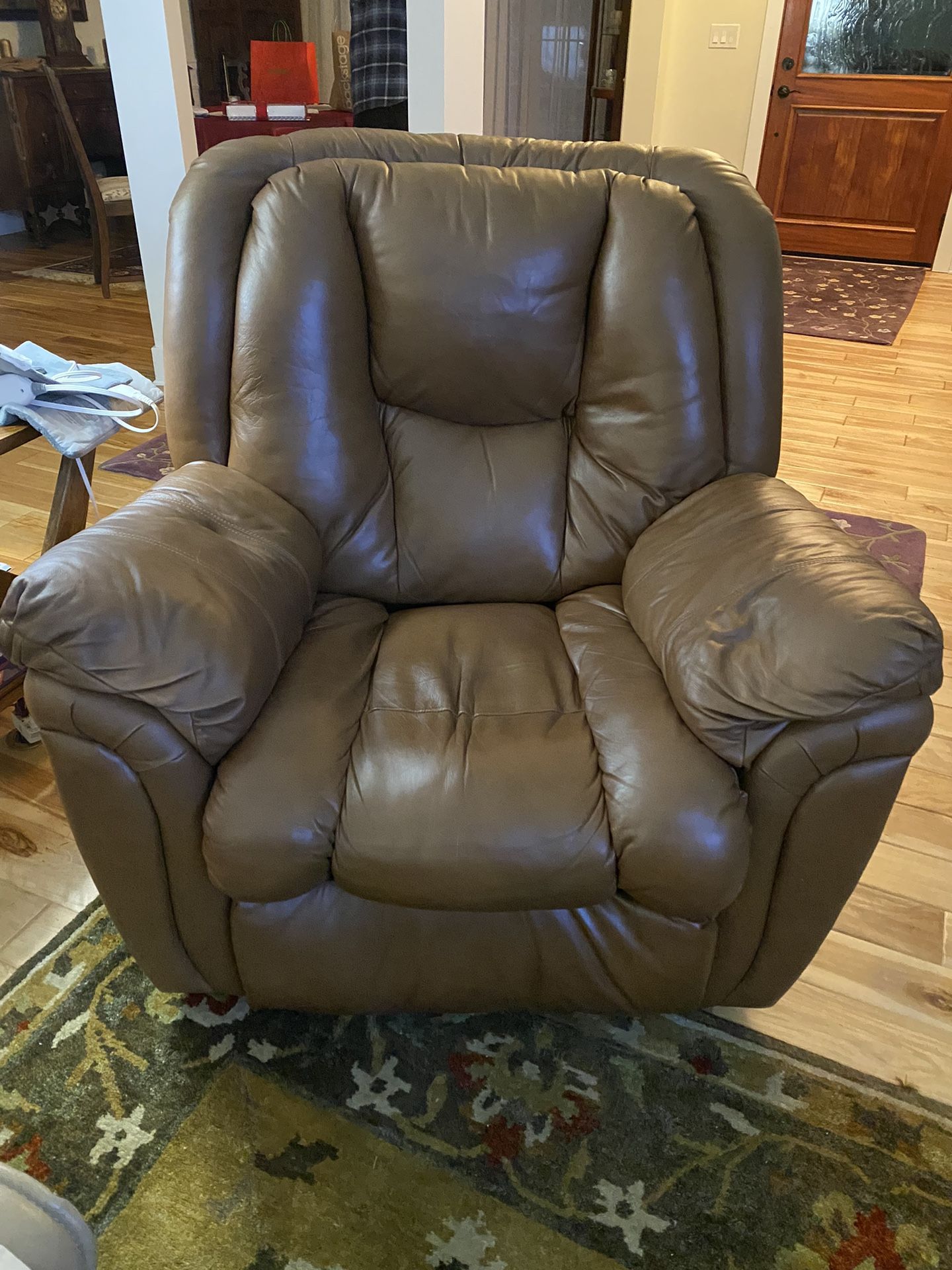 Lazy Boy Chair for Sale in Gig Harbor, WA OfferUp