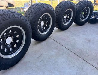 New set of 5 rims 17 inchSendel brand bolt pattern 6x139 Chevy or Toyota