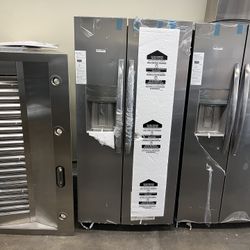 FRIGIDAIRE GALLERY 33” WIDTH NEW TWO DOOR SIDE BY SIDE REFRIGERATOR WITH ICE / WATER 