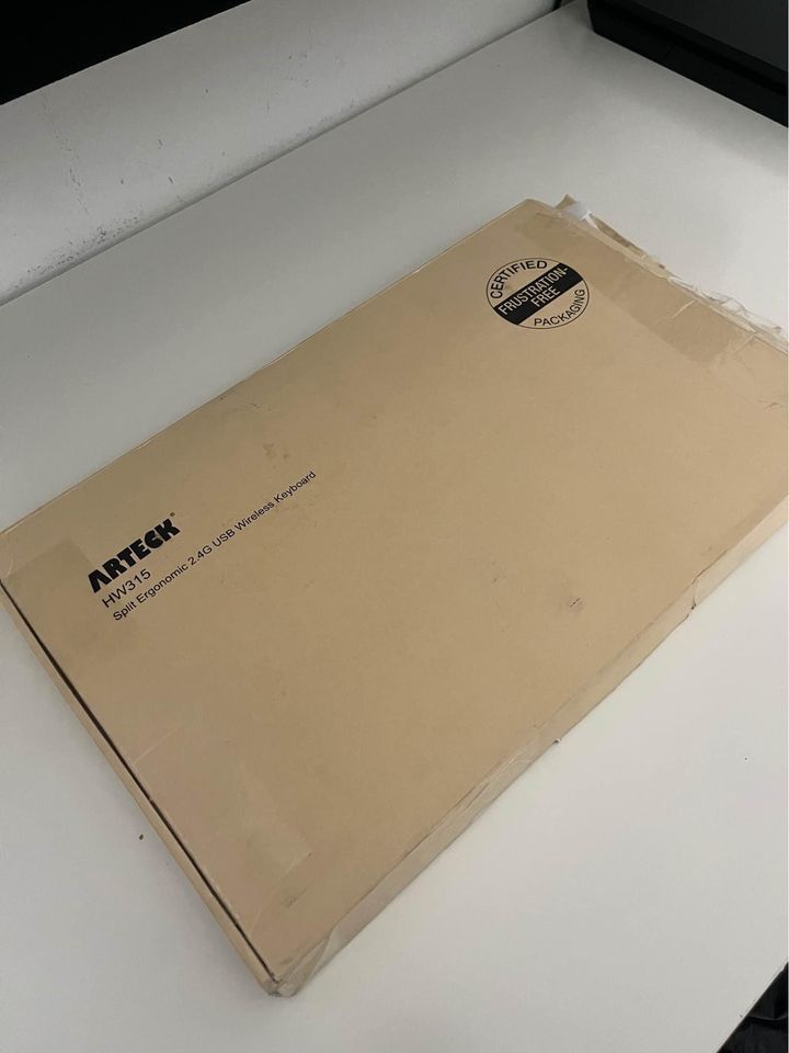 Árteck Split Ergonomic Keyboard With Cushioned Wrist And Palm Rest 2.4G USB Wireless Model: HW315 no charger