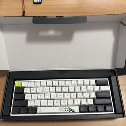 EPOMAKER SKYLOONG SK61 61 Keys Hot Swappable Mechanical Keyboard RGB Panda