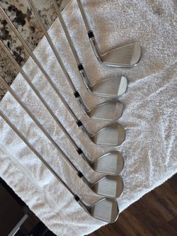 Left handed Taylormade Stealth irons.