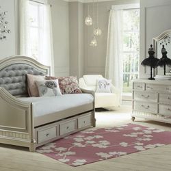 Gorgeous Twin Bed With Dresser 