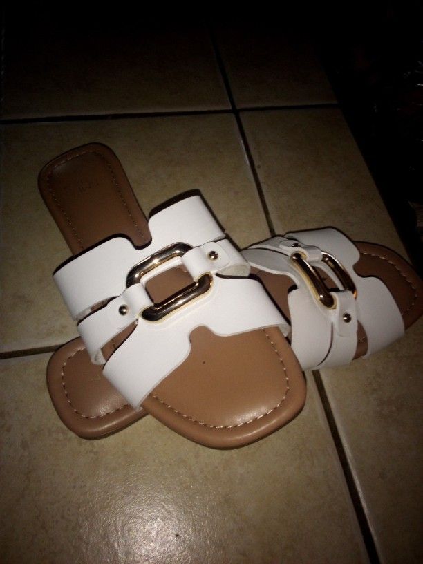 Women's Size 7 White Sandals Worn Once $8 Must Pick Up In Edinburg No Holds