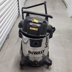 DEWALT 10 Gallon Stainless Steel Wet/Dry Vacuum (for parts)