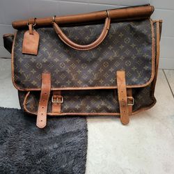 Louis Vuitton. Briefcase and luggage. Bag.