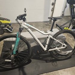 Specialized Jinx Sport Mountain Bike
