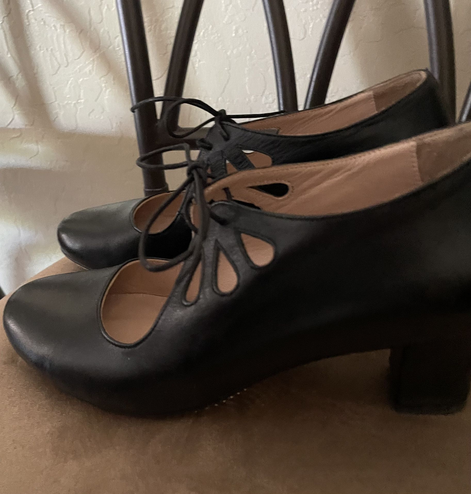Black Leather Low Heeled Shoes