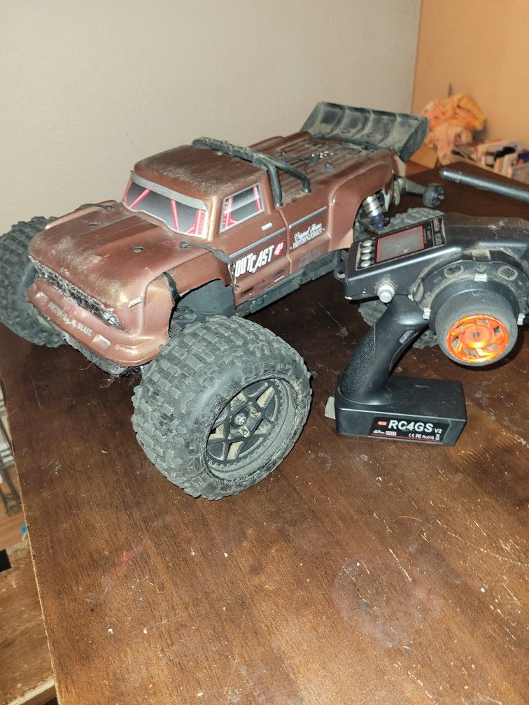 Arrma Outcast 4s