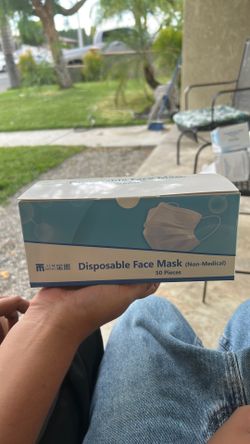 Disposable face mask