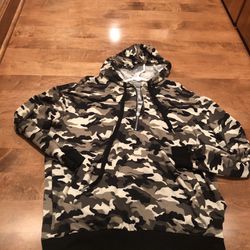 Women’s camouflage quarter zip hoodie like new shipping available