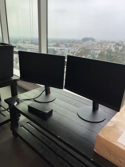 2x Lenovo ThinkVision T22i-10 21.5inch Monitors and ThinkPad Thunderbolt 3 Dock Gen 2