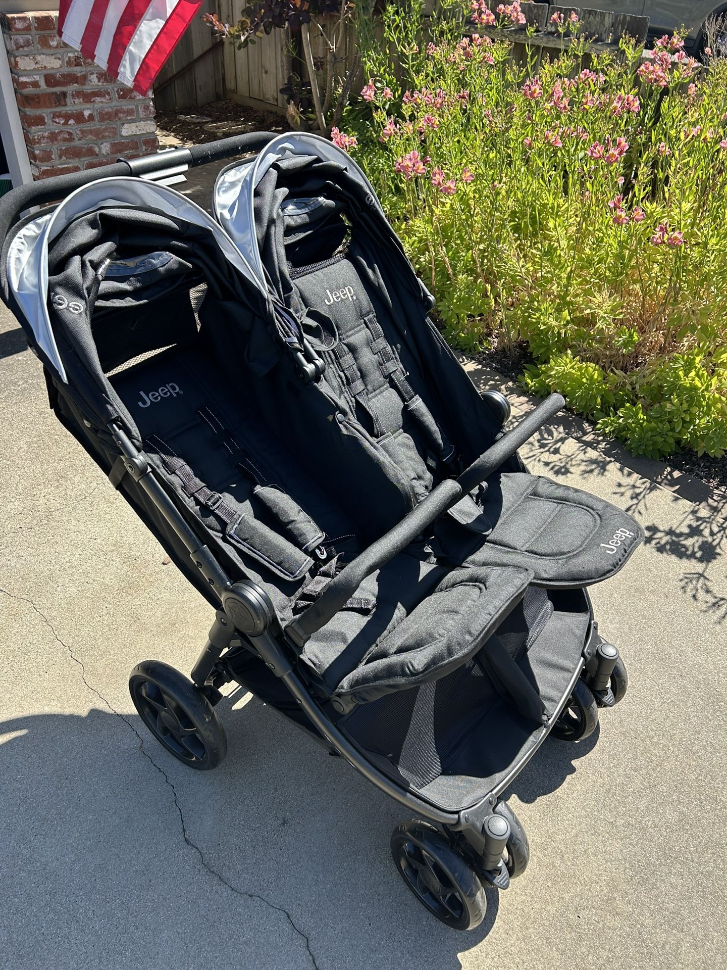 Jeep Destination Ultralight Side x Side Double Stroller, Midnight