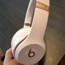 Beats Solo 4 Wireless On-Ear Headphones - Cloud Pink