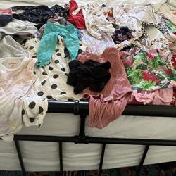 A LOT of baby girl 6 to 12 month Spring/Summer clothes